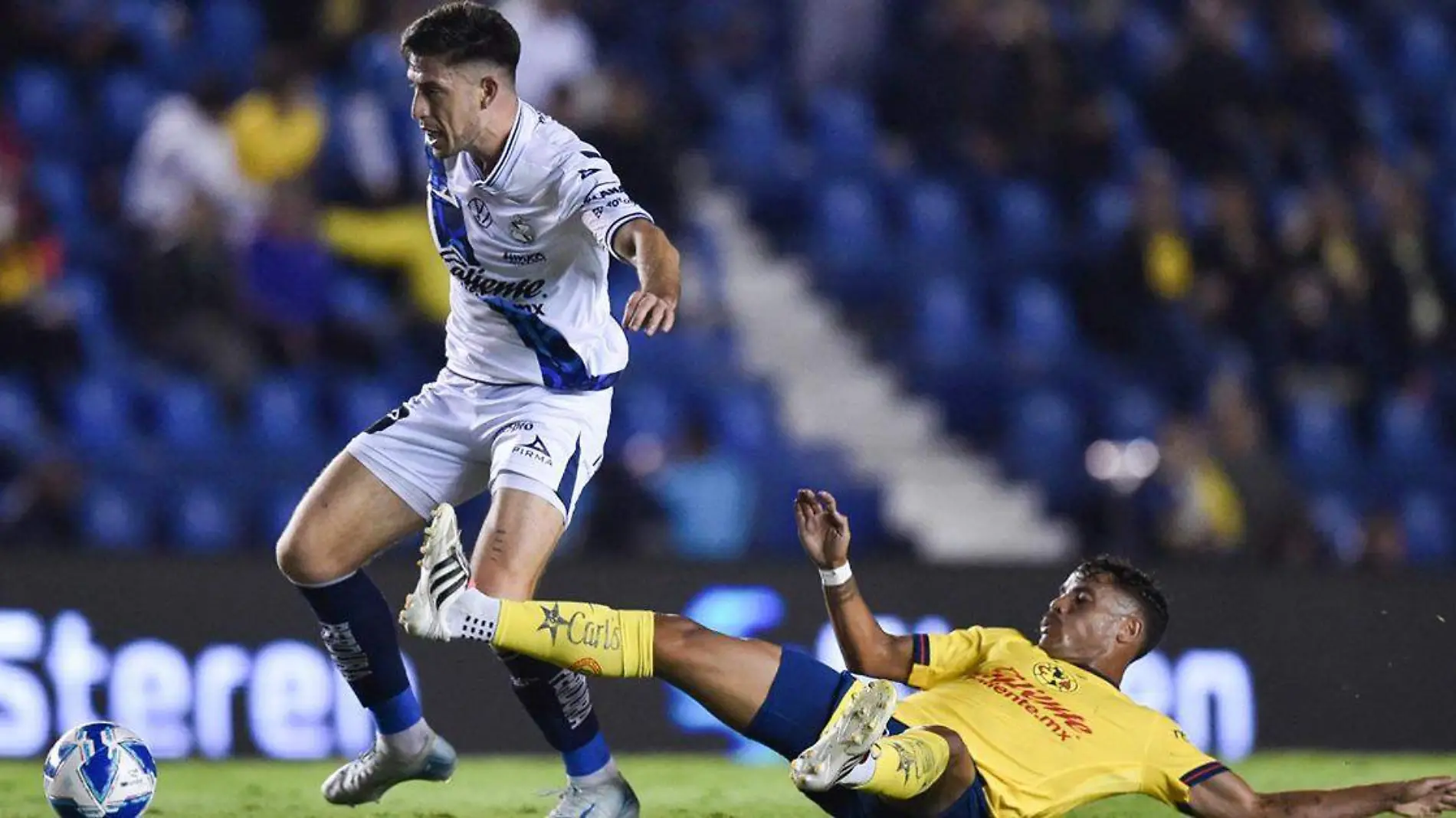 Santiago Ormeño el sábado con el Club Puebla en la victoria ante América